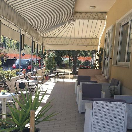 Hotel Villa Rinaldini Rimini Exterior photo