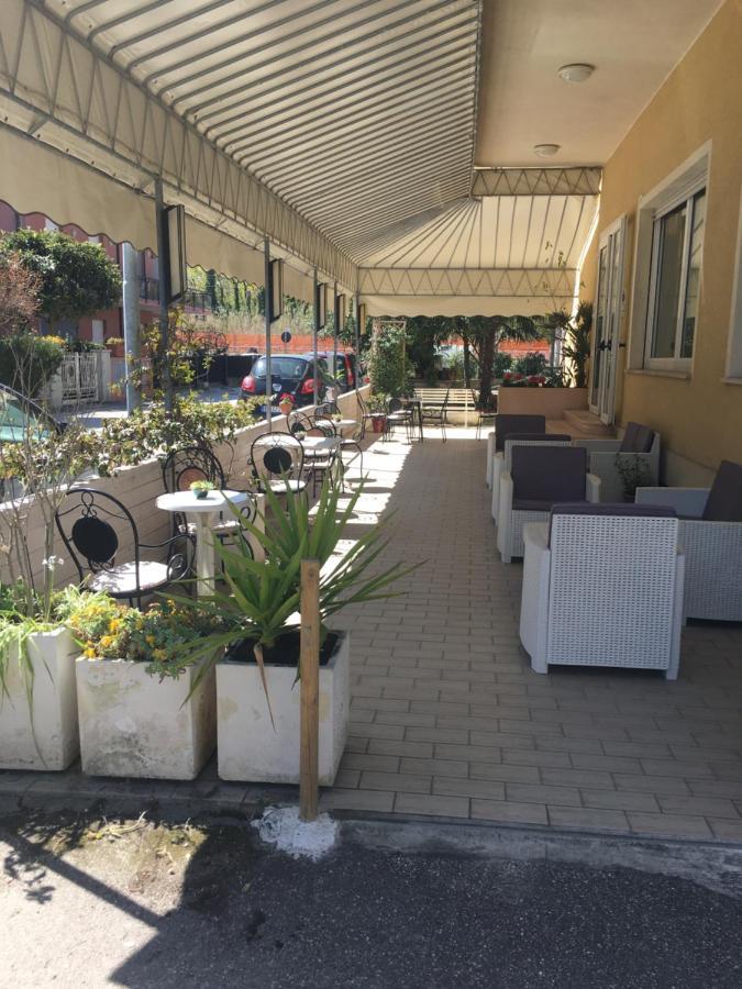 Hotel Villa Rinaldini Rimini Exterior photo